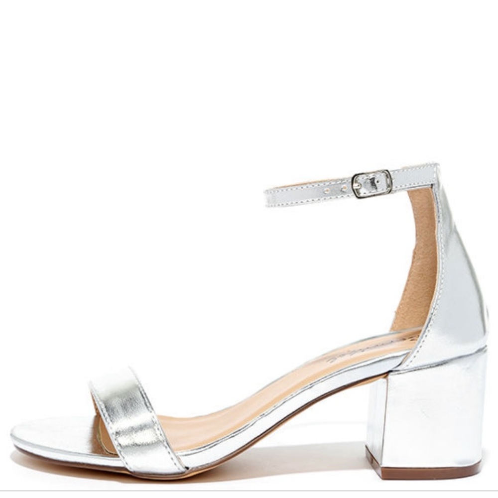 VINCE CAMUTO short heels silver
